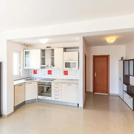 Stunning In Apartment Makarska