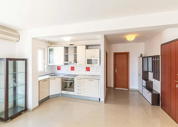 Stunning In Apartment Makarska