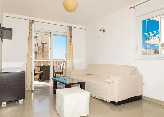 Apartment Stunning In Makarska